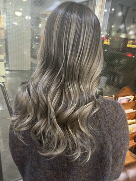 バイブアンドアネックス(VIBE & ANNEX) 《momoka》バレイヤージュグレージュハイトーンブリーチ横浜40代