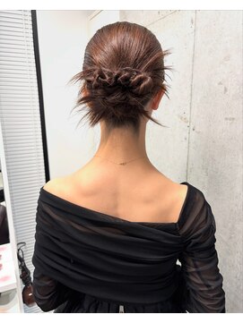 スウィープ(sweep) ねじねじタイトアレンジ