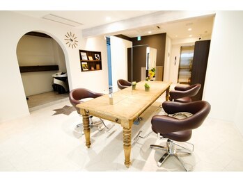 Rire ８F 銀座　髪質改善　【リル】