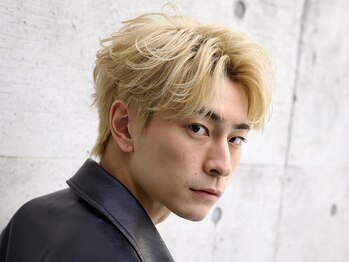 メンズフィール 心斎橋(MENS FEEL)の写真/【心斎橋徒歩2分】まっすぐ過ぎない自然に曲がる縮毛矯正でクセ毛を抑えつつ、パーマ風のウェーブを再現◎