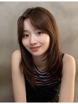 メゾンドムニ 恵比寿(Maison de MUNi) ブリーチなしブラウンカラー顔まわりレイヤー