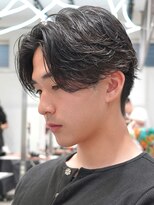 フィフス 渋谷(fifth)&nbsp;色気引き立つフェザーパーマのセンターパート◎