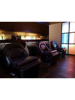 全メニューAVEDAオイルヘッドマッサージ付☆アロマオイルはその日の気分に合わせて香りが選べます。