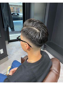 ファヴォ(FAVO) サイドパートフェードカット