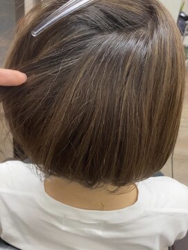 ヴィフ 大船(VIF) ナチュラルハイライト/白髪ぼかし/白髪/ケアブリーチ/大船駅鎌倉