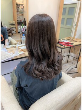 シマー(Shimmer) 深みブラウン×ゆる巻き