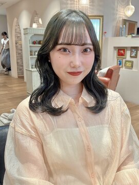 リタ(Lita) ☆オリーブグレージュ/透明感カラー/艶カラー/くびれヘア/