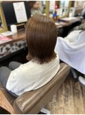 ベージュカラー×切りっぱなしボブ