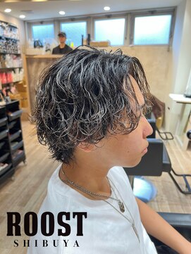 ルースト 渋谷店(ROOST) MEN’S HAIR/サーフカール/刈り上げセンターパート/髪質改善
