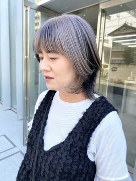 カケル(×.) ゾーンカラー/レイヤーボブ/白髪活かし/グレージュ