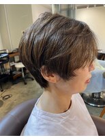 ビハインドザカーテン(BEHIND THE CURTAIN)&nbsp;くせ毛カット×レイヤーショートボブ×白髪活かしカラー
