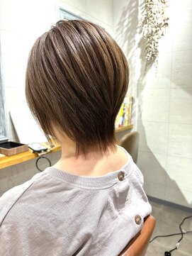 バンビ(BAMBI) 20代30代40代50代 大人ショート×レイヤーウルフ