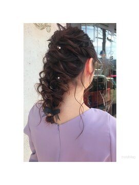 ヘアーアスクアドア(hair ask Adore) 編みおろしアレンジ