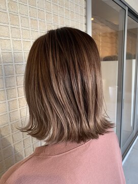 ヘアサロン アプリ(hair salon APPLI) 『 外ハネ & ホワイトピンクベージュ 』 つや髪ミディアムStyle