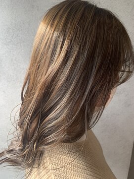 ヘアサロンM 新宿 オリーブベージュ