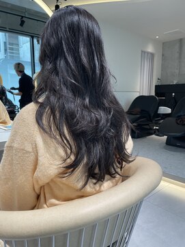 ロンドメリア 天神大名店(Lond Melia) ★斜めバングミディアムヘアグレージュカラーシルキーベージュ★