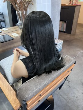 ティティ(TiTi) 20.30.40代 暗髪でも抜け感カラー[TiTi_福田りの]