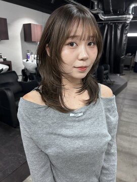 ピア ヤクイン(Pia Yakuin) レイヤーカット　ハッシュカット　前髪あり