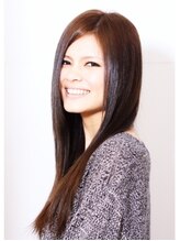 御髪(オグシ) シアーな質感 大人のストレートスタイル