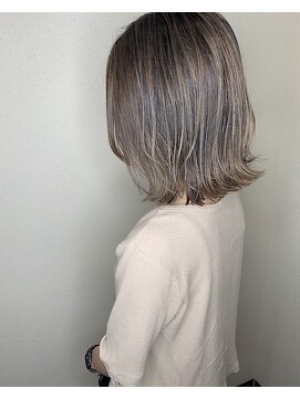 ロージアバイアルティナ(ROSIER by artina) ハイグラ×外ハネレイヤーボブ【ROSIER町田】