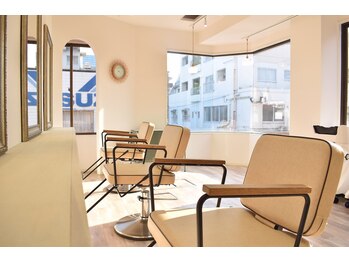 hair make EMMA あみ～ろ～ど店