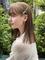 ベージュカラーでぷつっとカット