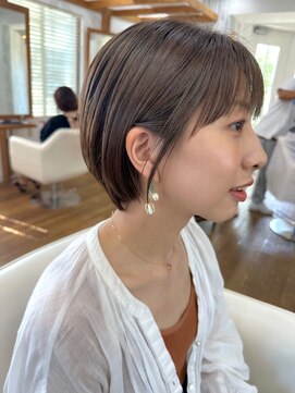 ブル(blu) 耳掛けショートボブ