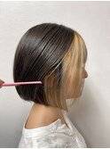 ブロンド系のフェイスフレーミング 切りっぱなしボブ