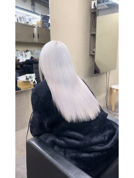 モニカ 原宿店(MONIQA) ホワイトカラー