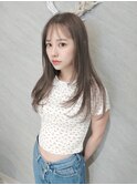 顔周りのおくれ毛+ロングレイヤースタイル