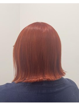 ヒュー(HUE) ペールオレンジ/ミニマルボブ