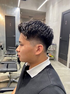 エフエム 明大前(FM) バーバー ツーブロック/刈り上げ/ツイスパ/ビジネス/かきあげ
