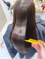 モルニ(MORNI)&nbsp;髪質改善トリートメント_マロンベージュ Aラインボブ かきあげ