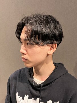 ビーダンディー(Bee dandy) ビジネスツーブロック ナチュラルパーマ センターパート