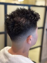 キタセンジュバーバー バイ ティーズ(KITASENJU BARBER by T's) ショートツイストパーマ