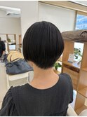 自然な丸みを残した縮毛矯正でショートもお洒落に。