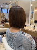 スモーキーベージュ×ぱつっとボブ
