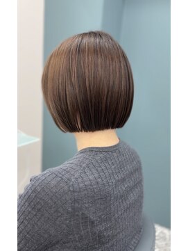 パツっと切りっぱなしボブ