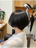  大人女性に人気の美シルエットショートボブ 