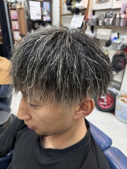 ヘアーサロン タムラの写真/顔そりもOK！眉毛もお顔もお任せ！プロの手によるシェービングで一日中清潔感のある男に。お肌も綺麗に◎