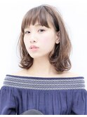 30代40代に人気の髪型 前髪あり ゆるカールミディボブ