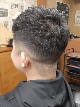 コダマ 新大塚店(KODAMA) アップバングアイロンパーマショートスタイル（スキンフェード）