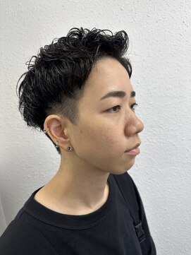 ジェナ(Jena) アップバング癖毛風マッシュ