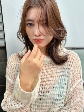 ホフ 大阪心斎橋店(F.O.F) ベージュインナーカラーショートボブレイヤーミディアム前髪