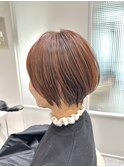 ベースは明るく抜けたベージュにオレンジをのせて