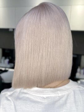 エリーツ(elyts) ホワイトボブ/ケアブリーチ/ダブルカラー/ボブ/シールエクステ