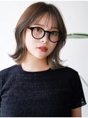 イヤリングカラーが可愛いくびれボブ