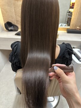 トリア(the tria) 【seito】新宿/レイヤーカット/透明感カラー／グレージュ