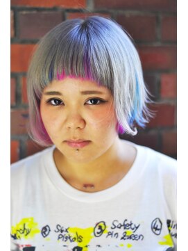 ソレイジュ(soleige) 短めバングの前下がりボブ～インナーカラー～