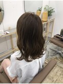 セミロングのクリーミーカラー